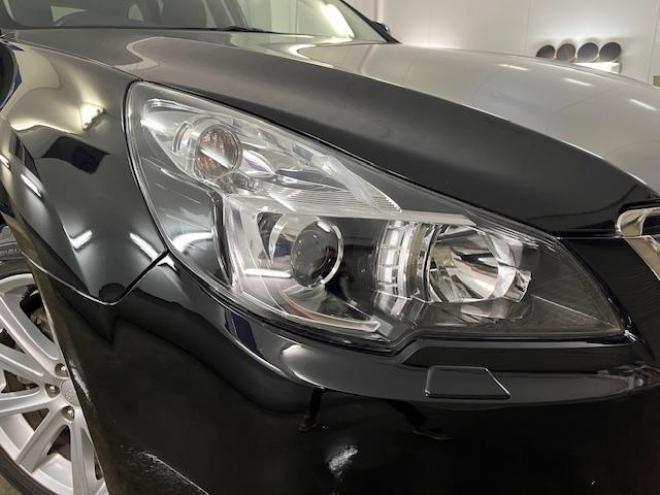 レガシィワゴン２．５ｉ　アイサイト　Ｓパッケージ　本州仕入　禁煙車　衝突軽減システム　純正１８インチＡＷ＋新品夏タイヤ　純正１７ＡＷ＋スタッドレスタイヤ付　ストラーダＨＤＤナビ（ＣＤ＆ＤＶＤ再生　フルセグ地デジ　Ｂｌｕｅｔｏｏｔｈ）＋バックカメラ　純正ブラックハーフレザーシート　クルーズコントロール　車線逸脱警報　アイドリングストップ　両席パワーシート　横滑り防止装置　ＰＵＳＨスタート　スマートキー　ＨＩＤヘッドライト　ＥＴＣ 4WD 2500 5Dr