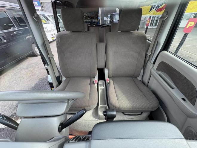 エブリィEVERY VAN 4WD JION TURBO一家に一台軽ぱこ入庫　TURBOです。寒冷地仕様　レーザーブレーキ　エンジンスタータ　VSC　AUTOライト　Bluetoothフルセグナビ　エンジンオイル交換　ATF交換 4WD 660 ５Dr