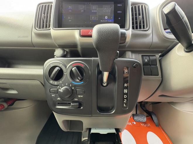 エブリィEVERY VAN 4WD JION TURBO一家に一台軽ぱこ入庫　TURBOです。寒冷地仕様　レーザーブレーキ　エンジンスタータ　VSC　AUTOライト　Bluetoothフルセグナビ　エンジンオイル交換　ATF交換 4WD 660 ５Dr