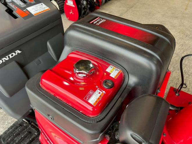 除雪機ホンダ　HSM1380i！ハイブリッド！左右旋回レバー！サイレントカバー！