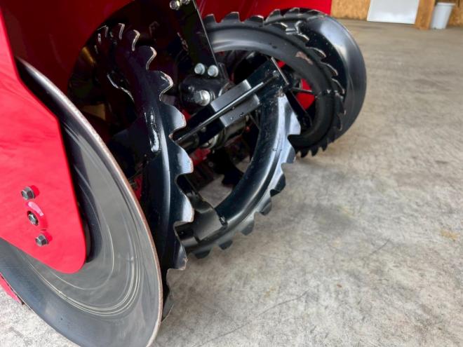 除雪機ホンダ　HSM1380i！ハイブリッド！左右旋回レバー！サイレントカバー！