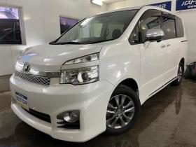 ヴォクシー　ＺＳ　キラメキⅡ　ワンオーナー　寒冷地仕様　禁煙車　ＷＡＫＯＳバリアスコーティング済　純正１６インチＡＷ　社外１６ＡＷ＋スタッドレスタイヤ付　両側パワースライドドア　純正ナビ（フルセグ地デジ　ＤＶＤ再生　Ｂｌｕｅｔｏｏｔｈ）＋バックカメラ　ドライブレコーダー　エンジンスターター　ＰＵＳＨスタート　スマートキー　パドルシフト　ＨＩＤヘッドライト　タイミングチェーン　ＥＴＣ 4WD 2000 5Dr