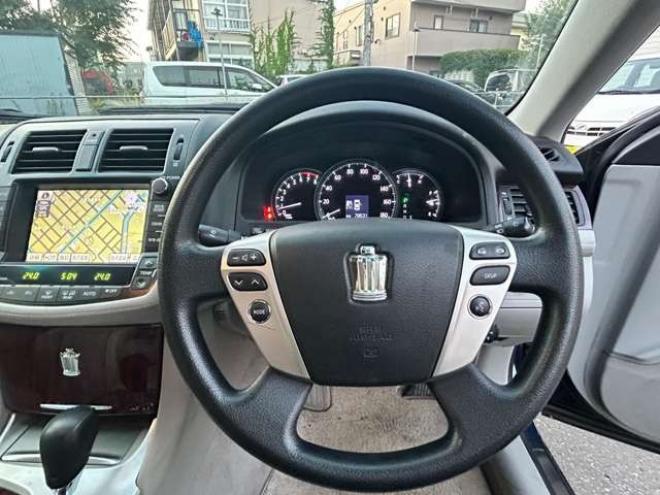 クラウンロイヤル 3.0 ロイヤルサルーン i-Four 4WD　スペシャルパッケージ 3000