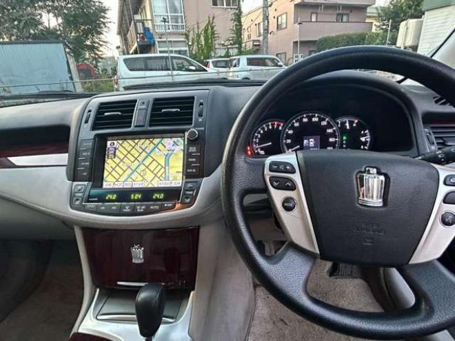 クラウンロイヤル 3.0 ロイヤルサルーン i-Four 4WD　スペシャルパッケージ 3000