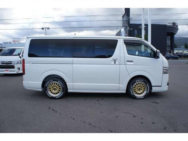 ハイエースバン2.8 スーパーGL ダークプライムII ロングボディ ディーゼルターボ 4WD　ESSEXバージョン　FスポイラーVer3&サイドライナー&リアライナー　CRSフラットベッドキット　ESSEX　ENCD17インチAW　ヨコハマPARADA17インチ　ESSEX3Dフロアマット 2800