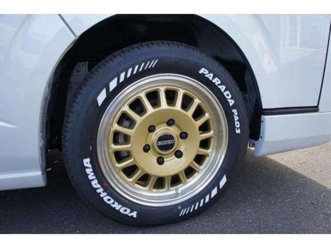 ハイエースバン2.8 スーパーGL ダークプライムII ロングボディ ディーゼルターボ 4WD　ESSEXバージョン　FスポイラーVer3&サイドライナー&リアライナー　CRSフラットベッドキット　ESSEX　ENCD17インチAW　ヨコハマPARADA17インチ　ESSEX3Dフロアマット 2800