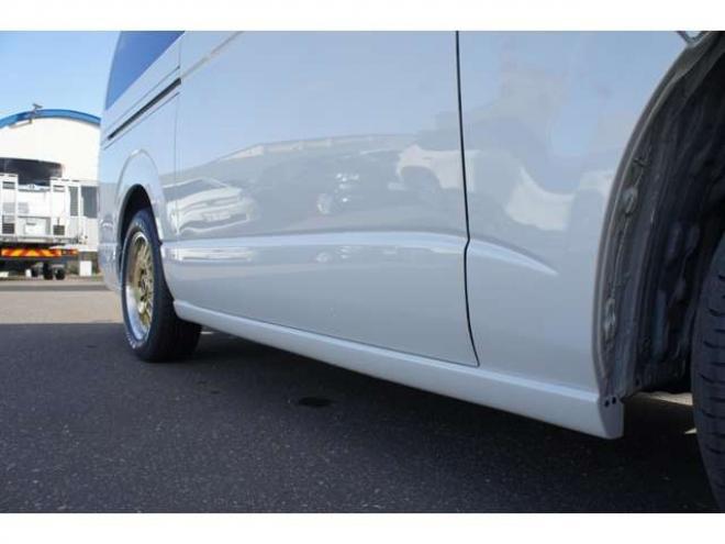 ハイエースバン2.8 スーパーGL ダークプライムII ロングボディ ディーゼルターボ 4WD　ESSEXバージョン　FスポイラーVer3&サイドライナー&リアライナー　CRSフラットベッドキット　ESSEX　ENCD17インチAW　ヨコハマPARADA17インチ　ESSEX3Dフロアマット 2800