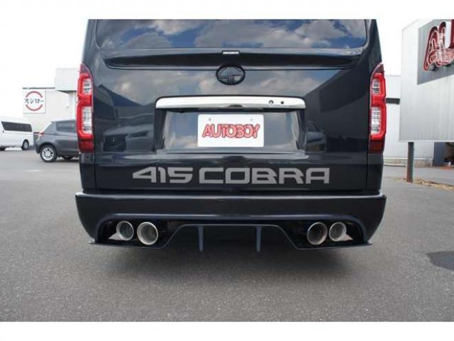 レジアスエース2.8 スーパーGL ダークプライム ロングボディ ディーゼルターボ 4WD　415COBRAコンプリート車両　ファントムヘッドライトシステム&ファントムゴールド18インチホイール&フェイスリフトキット&フルエアロ&フローティングリップ&ローフォルムフェンダー　玄武2インチダウンブロック 2800
