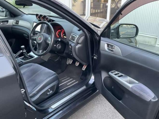 インプレッサハッチバックSTI 2.0 WRX 4WD　Defi3連メーター(ブースト計・油温計・油圧計)　ETC　運転席パワーシート　プッシュスタート 2000