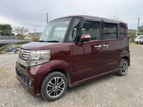N-BOX　カスタムG ssパッケージ 4WD 660 5Dr