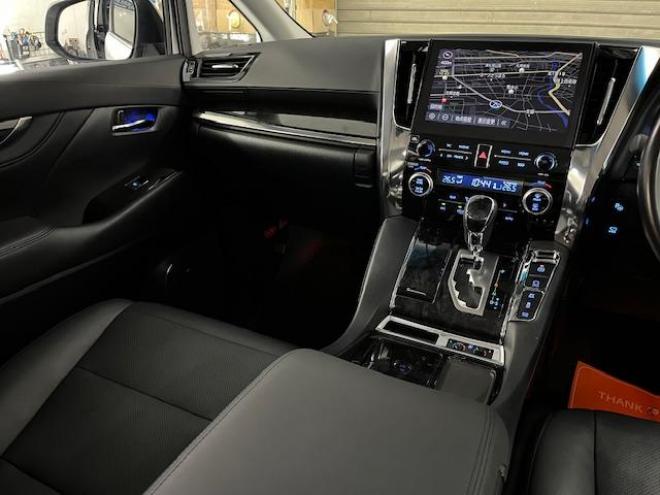 アルファードハイブリッドＳＲ　本州仕入　寒冷地仕様　禁煙車　ＪＢＬサウンド　プリクラッシュ　レーダークルーズ　純正１７インチＡＷ　社外１７ＡＷ＋スタッドレスタイヤ付　純正ナビ（フルセグ地デジ　ＤＶＤ再生　Ｂｌｕｅｔｏｏｔｈ）＋バックカメラ　全方位カメラ　デジタルインナーミラー　両側パワースライドドア　パワーバックドア　純正ブラックレザーシート　電動オットマン　ＬＥＤヘッドライト　前後ドライブレコーダー 4WD 2500 5Dr