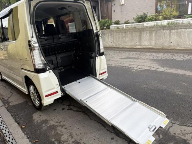 N-BOX+（店長おすすめコミコミ車）カスタムG Lパッケージ 4WD 660 5Dr