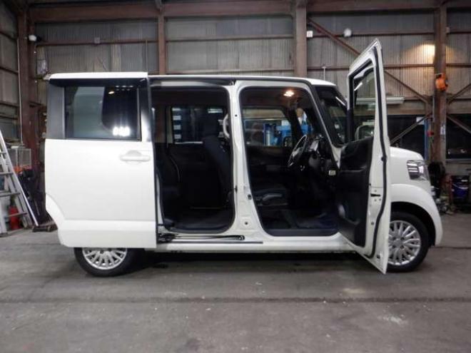 N-BOXG SSパッケージ 4WD　ナビ・TV・Bカメラ・B/T・両側電動・前席シートヒーター・アイドリングストップ・スマートキー・プッシュスタート・CTBA・ライトレベライザー・ミラーヒーター・ETC 660