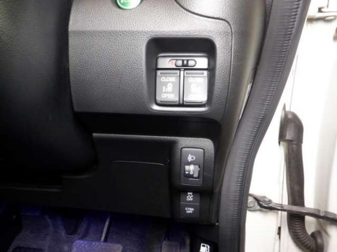 N-BOXG SSパッケージ 4WD　ナビ・TV・Bカメラ・B/T・両側電動・前席シートヒーター・アイドリングストップ・スマートキー・プッシュスタート・CTBA・ライトレベライザー・ミラーヒーター・ETC 660