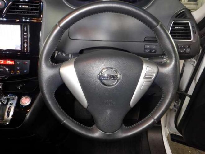 セレナ2.0 ハイウェイスター Vエアロモード+Safety アドバンストセーフティ パッケージ 4WD　本州仕入・後期型・ナビ・TV・アラウンドビューモニター・両側電動・リアヒーター・LEDヘッドライト・クルコン・インテリキー・プッシュスタート・アイドリングストップ・純正エンスタ・衝突軽減・ETC 2000