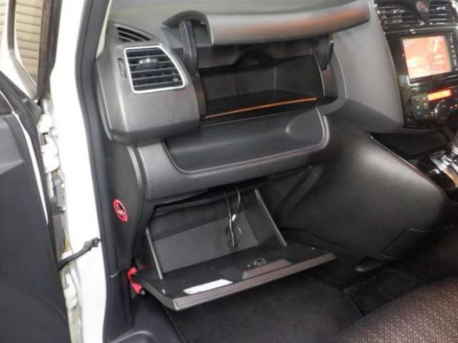 セレナ2.0 ハイウェイスター Vエアロモード+Safety アドバンストセーフティ パッケージ 4WD　本州仕入・後期型・ナビ・TV・アラウンドビューモニター・両側電動・リアヒーター・LEDヘッドライト・クルコン・インテリキー・プッシュスタート・アイドリングストップ・純正エンスタ・衝突軽減・ETC 2000
