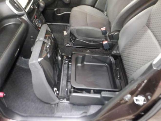 ソリオ1.2 G 4WD　ナビ・TV・B/T・Bカメラ・パワスラ・前席シートヒーター・スマートキー・プッシュスタート・USB接続・DVD再生・ドアバイザー・社外14インチAW 1200