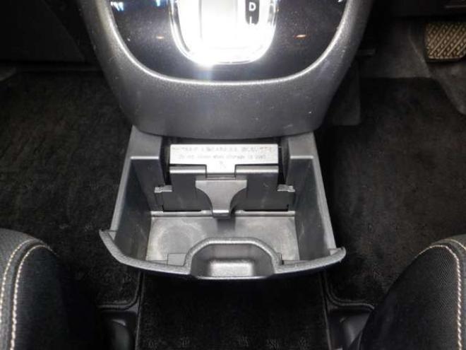 セレナ2.0 ハイウェイスター Vセレクション+SafetyII 4WD　本州仕入・後期型・ナビ・TV・B/T・アラウンドビューモニター・両側電動・リアヒーター・フリップダウンモニター・LEDヘッドライト・インテリキー・プッシュスタート・クルコン・アイドリングストップ・ 2000