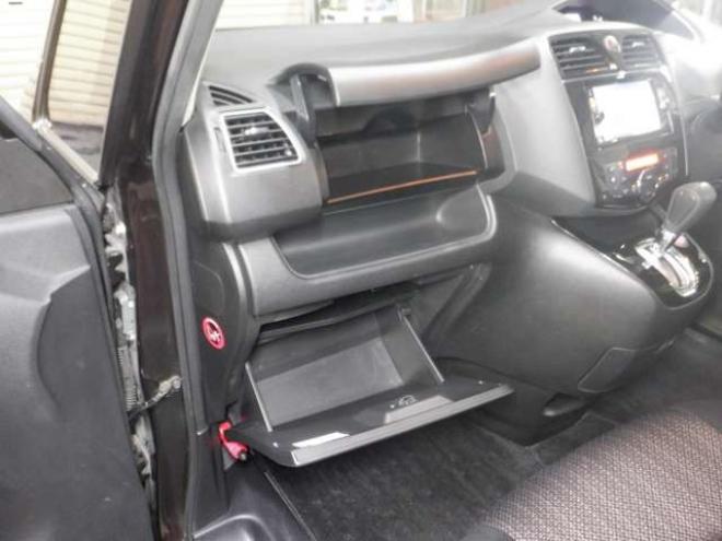 セレナ2.0 ハイウェイスター Vセレクション+SafetyII 4WD　本州仕入・後期型・ナビ・TV・B/T・アラウンドビューモニター・両側電動・リアヒーター・フリップダウンモニター・LEDヘッドライト・インテリキー・プッシュスタート・クルコン・アイドリングストップ・ 2000