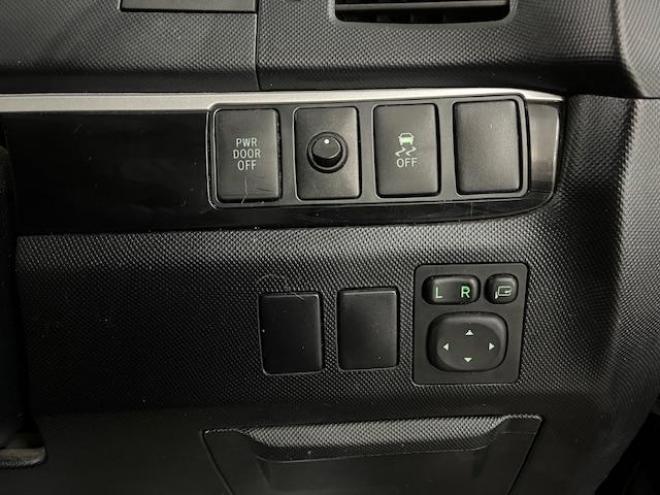 エスティマアエラス　プレミアムエディション　本州仕入　後期型　禁煙車　ＷＡＫＯＳバリアスコーティング済　純正１８インチＡＷ　社外１６ＡＷ＋スタッドレスタイヤ付　両側パワースライドドア　純正ハーフレザーシート　純正ナビ（フルセグ地デジ　ＤＶＤ再生　Ｂｌｕｅｔｏｏｔｈ）＋バックカメラ　前後ドライブレコーダー　ＰＵＳＨスタート　スマートキー　クルーズコントロール　タイミングチェーン車　ＨＩＤ ヘッドライト　ビルトインＥＴＣ 4WD 2400 5Dr