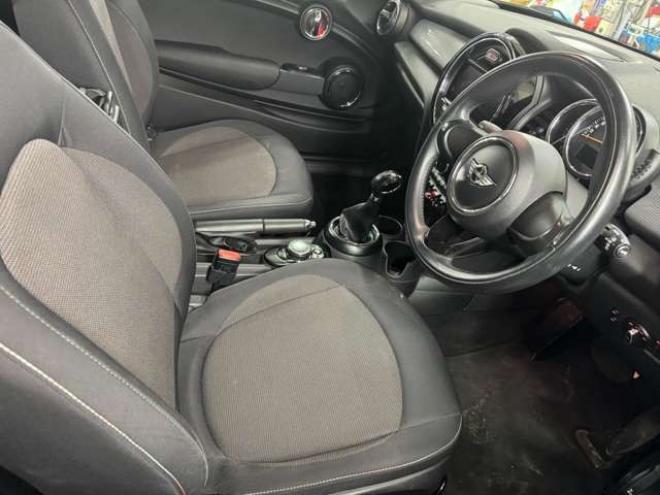 ミニクーパー 3ドア 純正ナビ Bluetooth Bカメラ 正規輸入車 2WD 1500