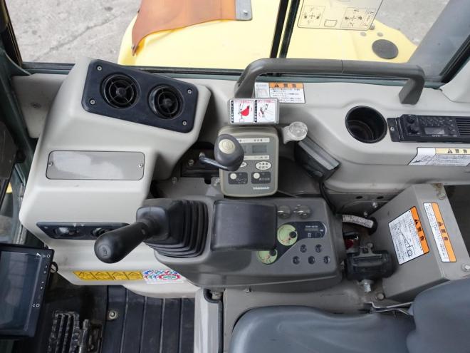 バックホーヤンマー　B6-6A　バケット容量0.2m3