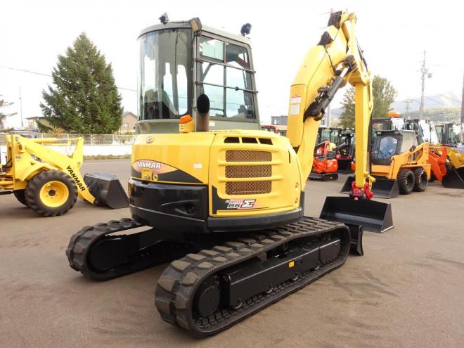 バックホーヤンマー　B6-6A　バケット容量0.2m3