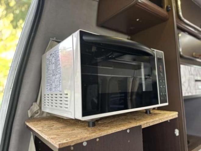 キャラバンNV350 2.5 DX スーパーロングボディ ワイド ハイルーフ ディーゼルターボ 4WD　キャンピングカー　ソーラー充電&走行充電　バッテリーモニター　ツインサブバッテリー　FFヒーター　冷蔵庫　電子レンジ　後席モニター　ETC　換気扇　社外アルミ 2500