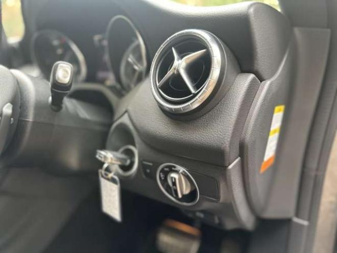 ベンツCLAクラス CLA250 4マチック 4WD　パワステ　パワーウィンドウ　純正ナビ　純正アルミ　ABS　キーレス　ETC　クルーズコントロール　横滑防止装置　シートヒーター　電動シート　バックカメラ　盗難防止装置 正規輸入車 2000