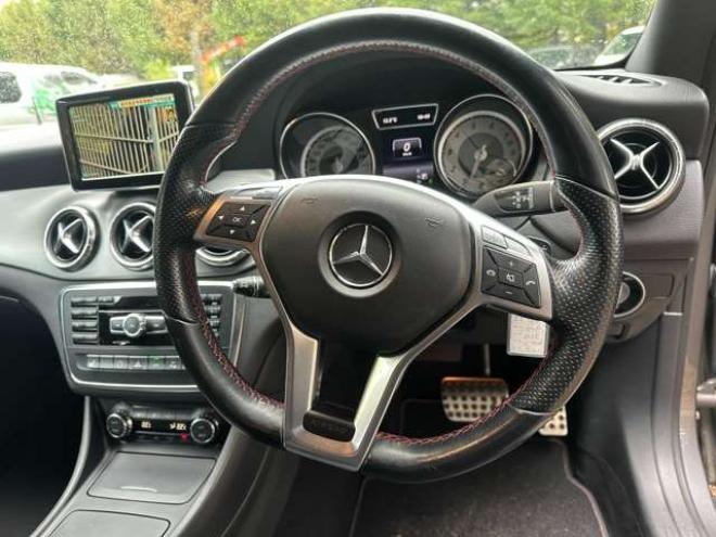 ベンツCLAクラス CLA250 4マチック 4WD　パワステ　パワーウィンドウ　純正ナビ　純正アルミ　ABS　キーレス　ETC　クルーズコントロール　横滑防止装置　シートヒーター　電動シート　バックカメラ　盗難防止装置 正規輸入車 2000