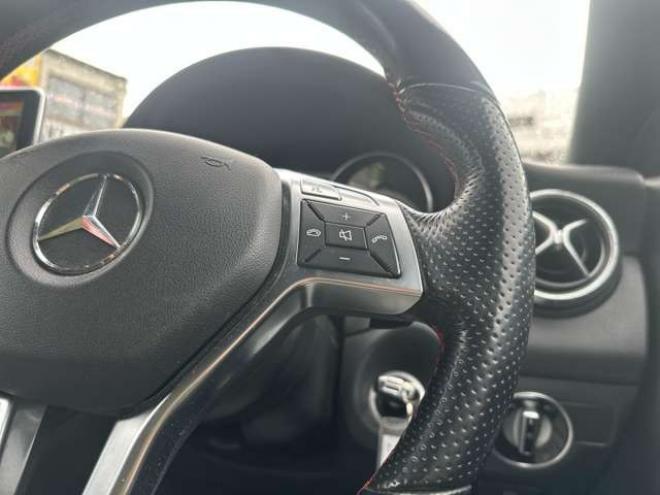 ベンツCLAクラス CLA250 4マチック 4WD　パワステ　パワーウィンドウ　純正ナビ　純正アルミ　ABS　キーレス　ETC　クルーズコントロール　横滑防止装置　シートヒーター　電動シート　バックカメラ　盗難防止装置 正規輸入車 2000