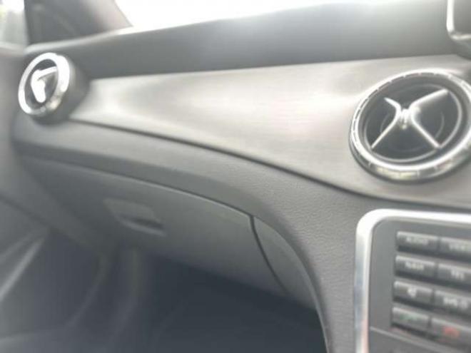 ベンツCLAクラス CLA250 4マチック 4WD　パワステ　パワーウィンドウ　純正ナビ　純正アルミ　ABS　キーレス　ETC　クルーズコントロール　横滑防止装置　シートヒーター　電動シート　バックカメラ　盗難防止装置 正規輸入車 2000