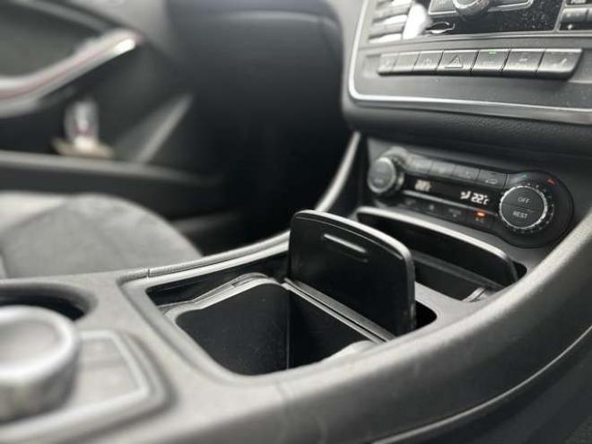 ベンツCLAクラス CLA250 4マチック 4WD　パワステ　パワーウィンドウ　純正ナビ　純正アルミ　ABS　キーレス　ETC　クルーズコントロール　横滑防止装置　シートヒーター　電動シート　バックカメラ　盗難防止装置 正規輸入車 2000