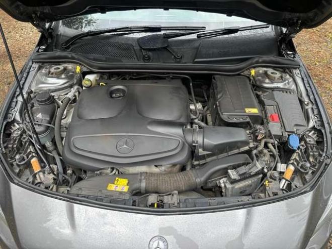 ベンツCLAクラス CLA250 4マチック 4WD　パワステ　パワーウィンドウ　純正ナビ　純正アルミ　ABS　キーレス　ETC　クルーズコントロール　横滑防止装置　シートヒーター　電動シート　バックカメラ　盗難防止装置 正規輸入車 2000