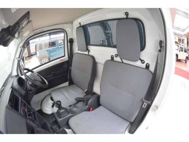 キャリー浅底ダンプ 1方開 4WD 浅底ダンプワンオーナー車5速マニュアルセーフティサポート搭載デュアルセンサーブレーキサポート誤発信抑制機能横滑り防止装置キーレスエントリー電動油圧式ダンプ 660