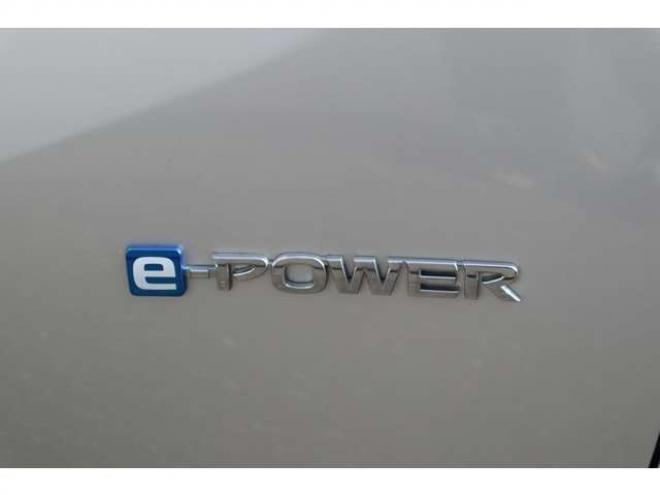 ノート1.2 e-POWER B FOUR 4WD　CDプレイヤー　前後ドライブレコーダー　ETC　アラウンドビューモニター付きデジタルミラー　オートライト 1200
