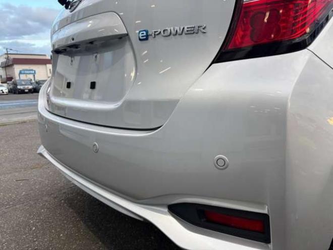 ノート1.2 e-POWER B FOUR 4WD　CDプレイヤー　前後ドライブレコーダー　ETC　アラウンドビューモニター付きデジタルミラー　オートライト 1200