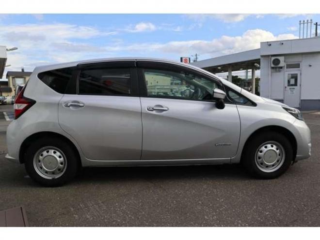 ノート1.2 e-POWER B FOUR 4WD　CDプレイヤー　前後ドライブレコーダー　ETC　アラウンドビューモニター付きデジタルミラー　オートライト 1200