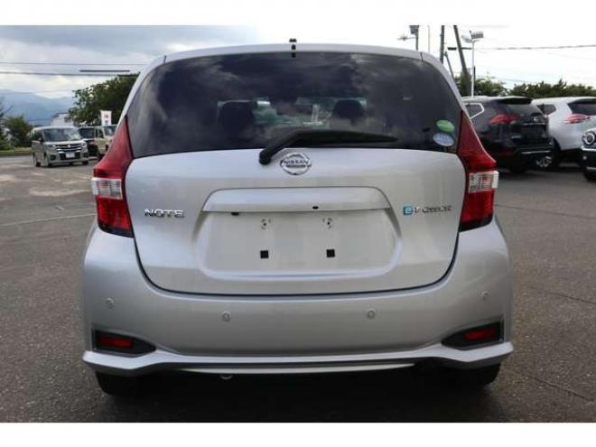 ノート1.2 e-POWER B FOUR 4WD　CDプレイヤー　前後ドライブレコーダー　ETC　アラウンドビューモニター付きデジタルミラー　オートライト 1200