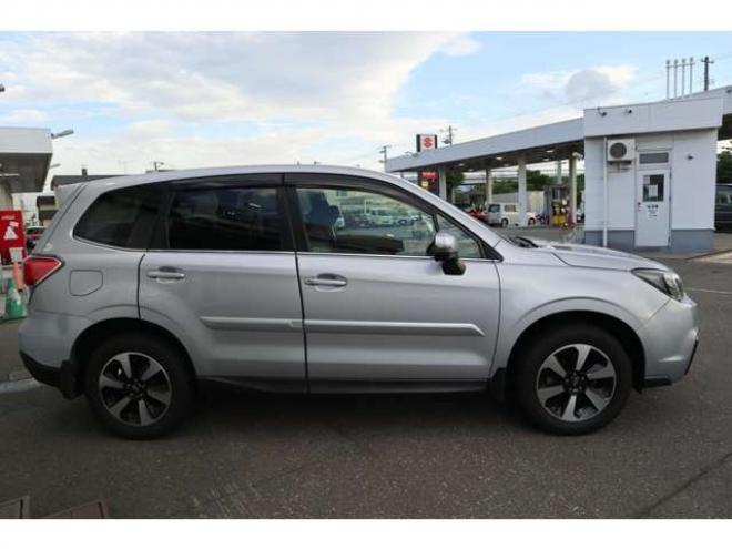 フォレスター2.0i-L アイサイト 4WD　CDオーディオ　ETC　全席シートヒーター　ステアリング連動ヘッドライト　オートライト　オートワイパー　アダプティブクルーズコントロール　パドルシフト 2000