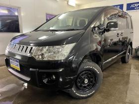 デリカ　Ｄ：５　Ｇパワーパッケージ　本州仕入　ワンオーナー　寒冷地仕様　デイトナ１６インチホイール＋ＴＯＹＯオープンカントリーホワイトレター　純正１８ＡＷ＋スタッドレスタイヤ付　新品ＪＡＯＳブラックマッドガード　両側パワースライドドア　アルパインＨＤＤナビ（フルセグ地デジ　ＤＶＤ再生　Ｂｌｕｅｔｏｏｔｈ）＋バックカメラ　アルパイン製リアフリップダウンモニター　リアスポイラー　クルーズコントロール　スマートキー　パドルシフト　横滑り防止装置　盗難防止装置　リアヒーター　ＨＩＤ　ＥＴＣ 4WD 2400 5Dr