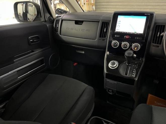 デリカＤ：５　Ｇパワーパッケージ　本州仕入　ワンオーナー　寒冷地仕様　デイトナ１６インチホイール＋ＴＯＹＯオープンカントリーホワイトレター　純正１８ＡＷ＋スタッドレスタイヤ付　新品ＪＡＯＳブラックマッドガード　両側パワースライドドア　アルパインＨＤＤナビ（フルセグ地デジ　ＤＶＤ再生　Ｂｌｕｅｔｏｏｔｈ）＋バックカメラ　アルパイン製リアフリップダウンモニター　リアスポイラー　クルーズコントロール　スマートキー　パドルシフト　横滑り防止装置　盗難防止装置　リアヒーター　ＨＩＤ　ＥＴＣ 4WD 2400 5Dr