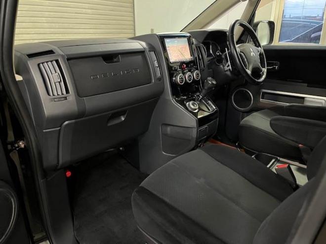 デリカＤ：５　Ｇパワーパッケージ　本州仕入　ワンオーナー　寒冷地仕様　デイトナ１６インチホイール＋ＴＯＹＯオープンカントリーホワイトレター　純正１８ＡＷ＋スタッドレスタイヤ付　新品ＪＡＯＳブラックマッドガード　両側パワースライドドア　アルパインＨＤＤナビ（フルセグ地デジ　ＤＶＤ再生　Ｂｌｕｅｔｏｏｔｈ）＋バックカメラ　アルパイン製リアフリップダウンモニター　リアスポイラー　クルーズコントロール　スマートキー　パドルシフト　横滑り防止装置　盗難防止装置　リアヒーター　ＨＩＤ　ＥＴＣ 4WD 2400 5Dr