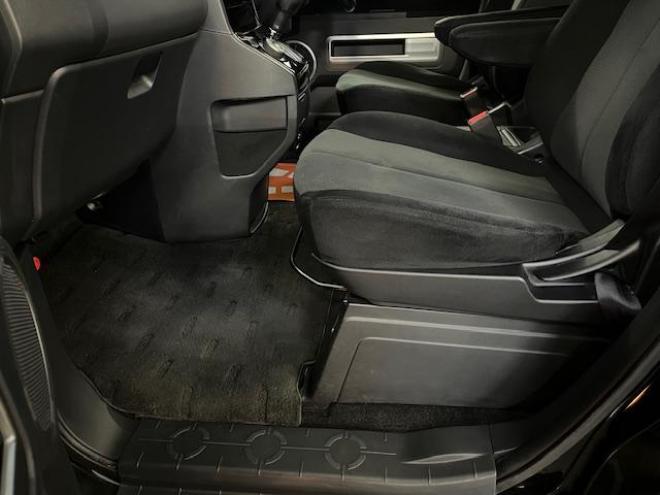 デリカＤ：５　Ｇパワーパッケージ　本州仕入　ワンオーナー　寒冷地仕様　デイトナ１６インチホイール＋ＴＯＹＯオープンカントリーホワイトレター　純正１８ＡＷ＋スタッドレスタイヤ付　新品ＪＡＯＳブラックマッドガード　両側パワースライドドア　アルパインＨＤＤナビ（フルセグ地デジ　ＤＶＤ再生　Ｂｌｕｅｔｏｏｔｈ）＋バックカメラ　アルパイン製リアフリップダウンモニター　リアスポイラー　クルーズコントロール　スマートキー　パドルシフト　横滑り防止装置　盗難防止装置　リアヒーター　ＨＩＤ　ＥＴＣ 4WD 2400 5Dr