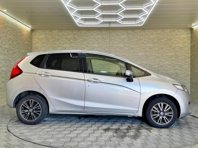 フィット13G Fパッケージ 4WD 5年保証 スマキー ETC ナビTV Bカメ 寒冷地仕様 禁煙 車検整備2年付