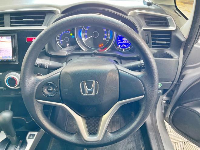 フィット13G Fパッケージ 4WD 5年保証 スマキー ETC ナビTV Bカメ 寒冷地仕様 禁煙 車検整備2年付