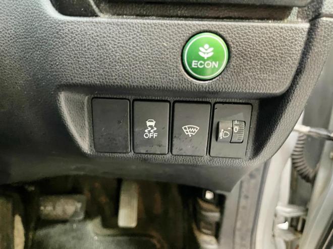 フィット13G Fパッケージ 4WD 5年保証 スマキー ETC ナビTV Bカメ 寒冷地仕様 禁煙 車検整備2年付