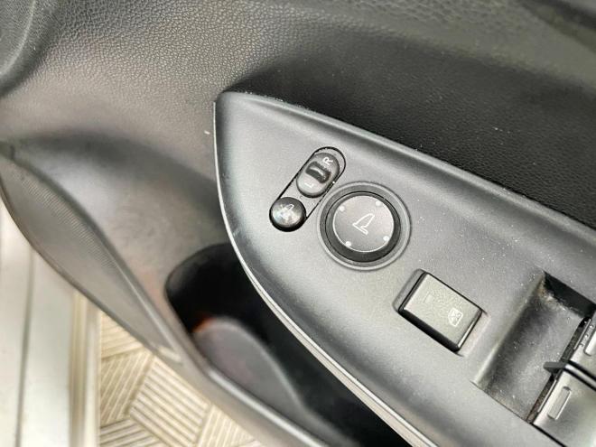 フィット13G Fパッケージ 4WD 5年保証 スマキー ETC ナビTV Bカメ 寒冷地仕様 禁煙 車検整備2年付