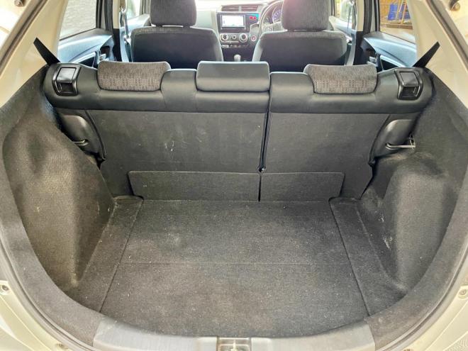 フィット13G Fパッケージ 4WD 5年保証 スマキー ETC ナビTV Bカメ 寒冷地仕様 禁煙 車検整備2年付