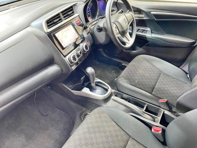 フィット13G Fパッケージ 4WD 5年保証 スマキー ETC ナビTV Bカメ 寒冷地仕様 禁煙 車検整備2年付